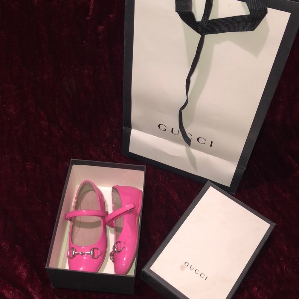 Gucci girl flats